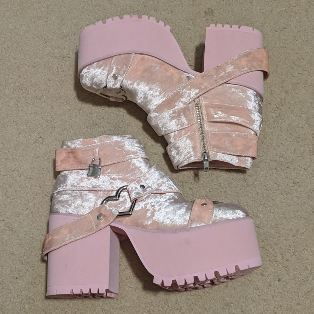 *NEW* YRU CHERISH VELVET PLATFORM BOOTIES
